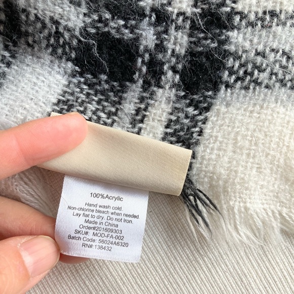 Modcloth large plaid blanket scarf wrap fringe black & white pattern 54”x54” - Picture 13 of 13